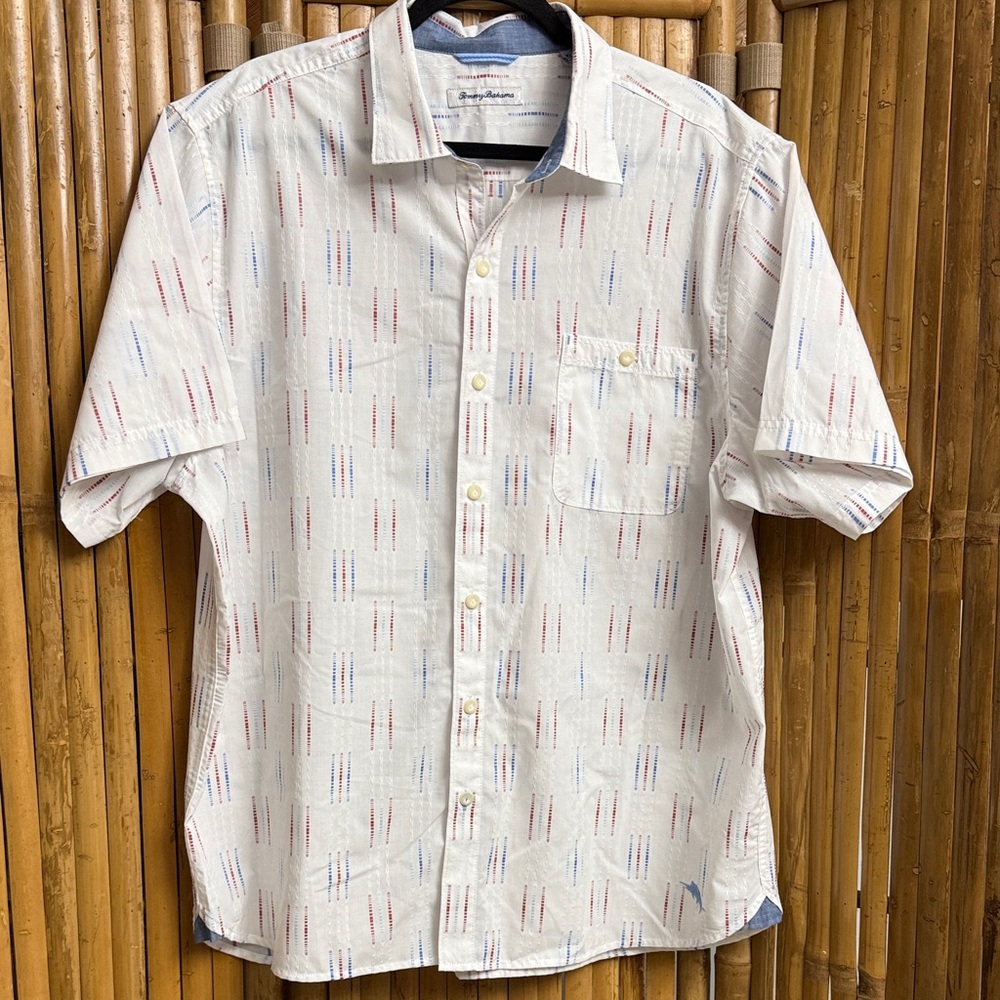 Tommy Bahama White and Blue Patterned Short Sleeve Shirt. Size XL